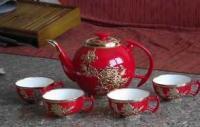 瓷都匠心，國禮華章 探秘中國紅瓷與鑲金皓月茶具的藝術魅力